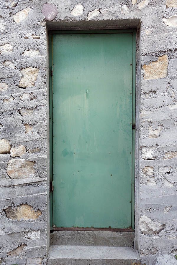 Photo 26242: Green metal plate door