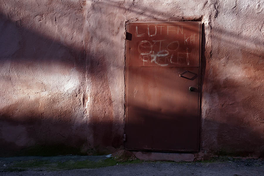 Photo 26538: Wide, brown metal door