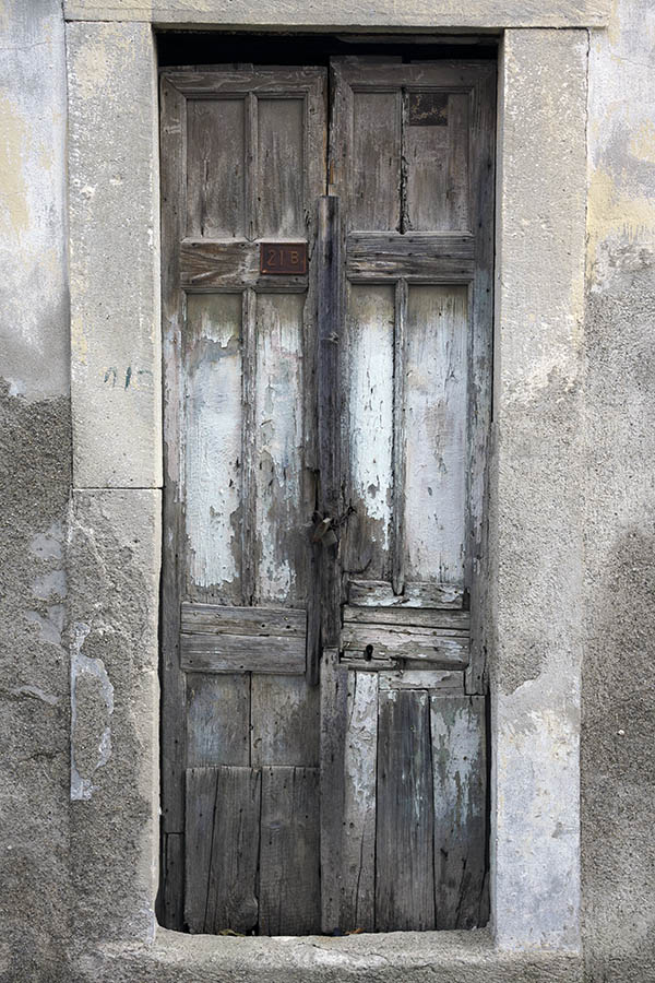 Photo 26587: Unpainted, narrow double door