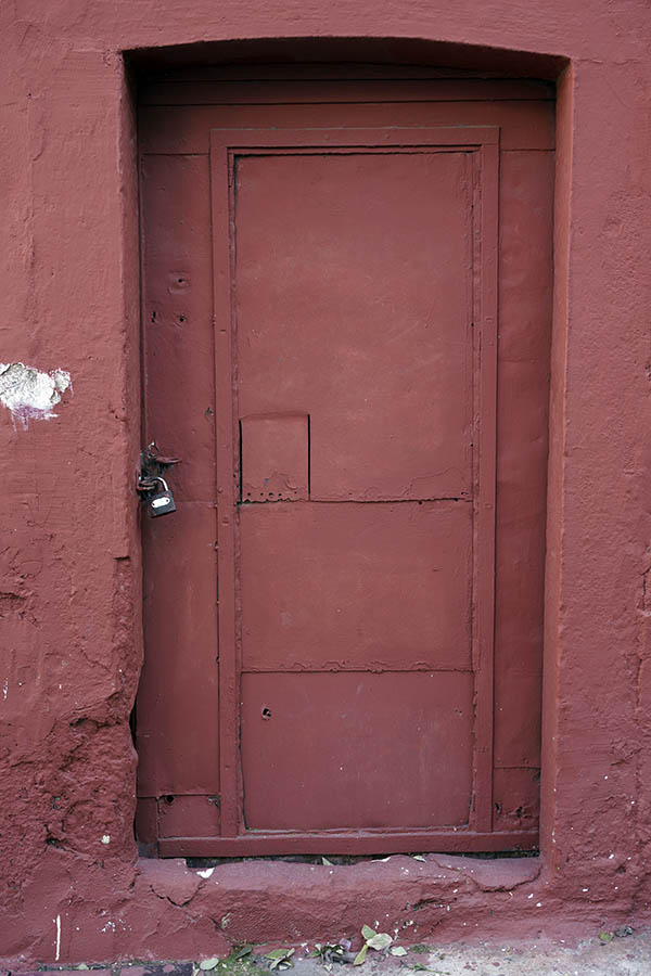 Photo 26634: Worn, brown metal door
