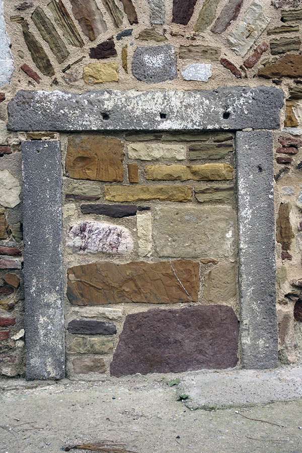 Photo 26653: No window: Grey and yellow remains after a window with lintel