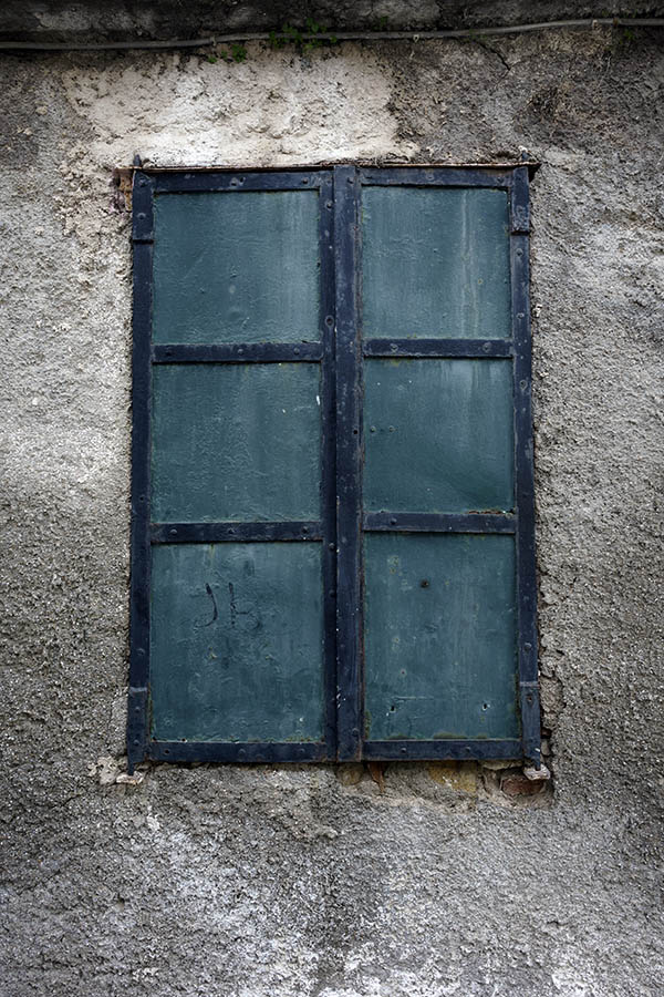 Photo 26666: Black and teal shutters
