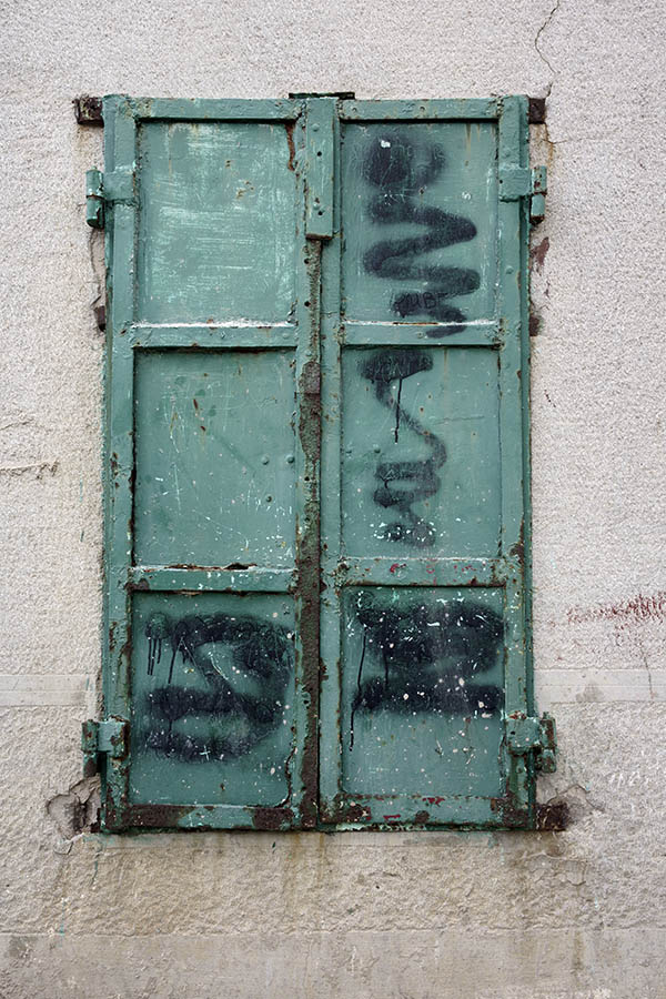 Photo 26671: Green, rusty shutters