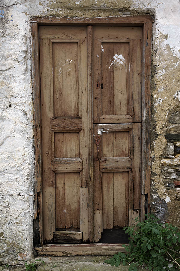 Photo 26675: Decayed, unpainted, panelled double door