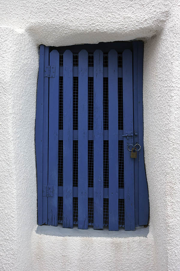 Photo 26711: Blue trapdoor with padlock