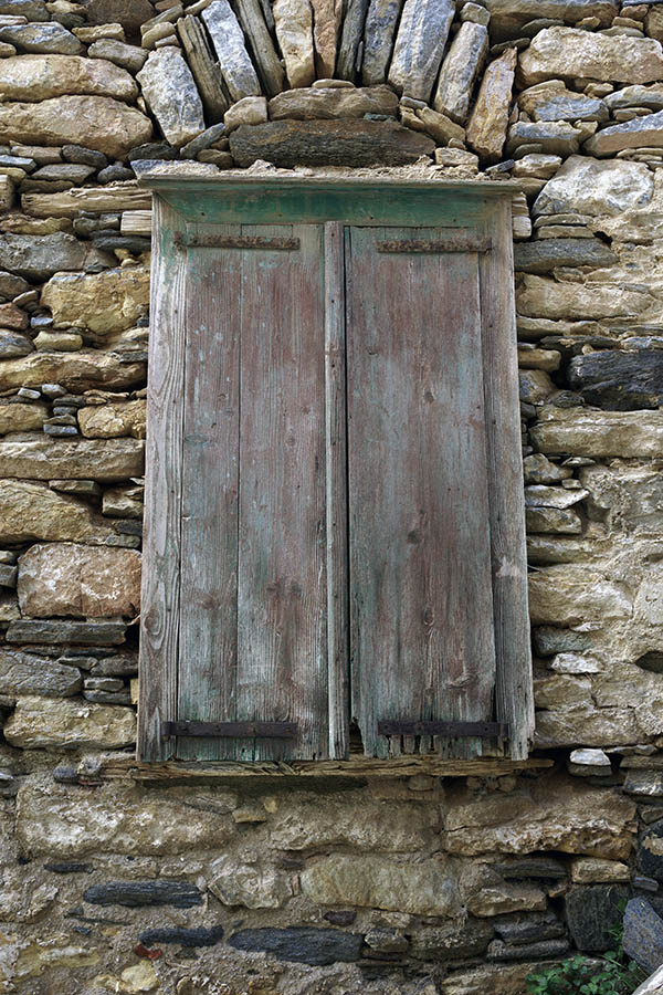 Photo 26757: Unpainted, panelled, double shutters