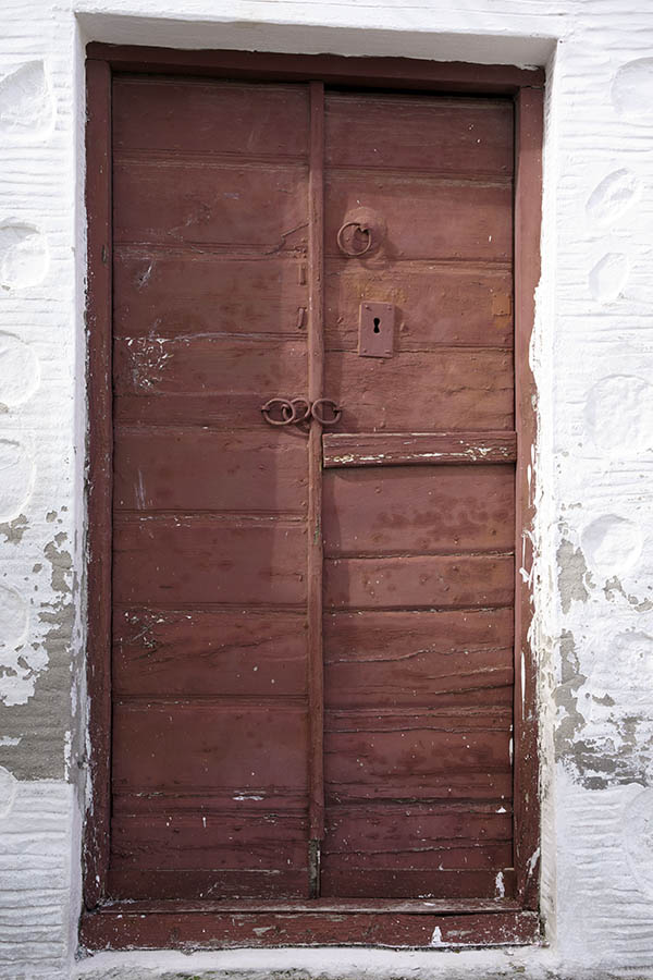 Photo 26761: Narrow, red double door made of boards