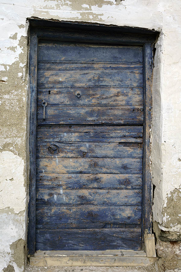Photo 26773: Decayed, blue half-door of boards