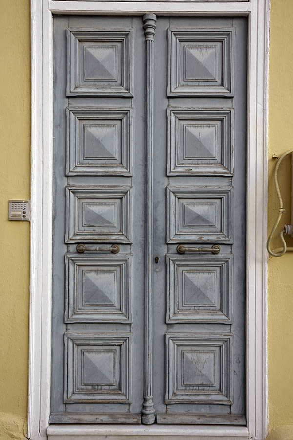Photo 26814: Teal, panelled double door in a white frame