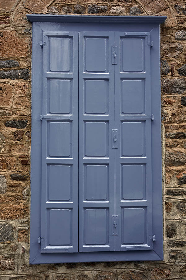 Photo 26886: Blue, panelled shutters with three frames