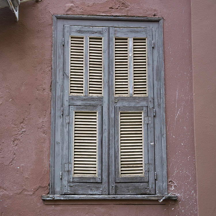 Photo 26903: Unpainted, grey double shutters