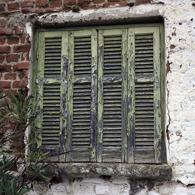 Photo 26918: Decayed, green shutters