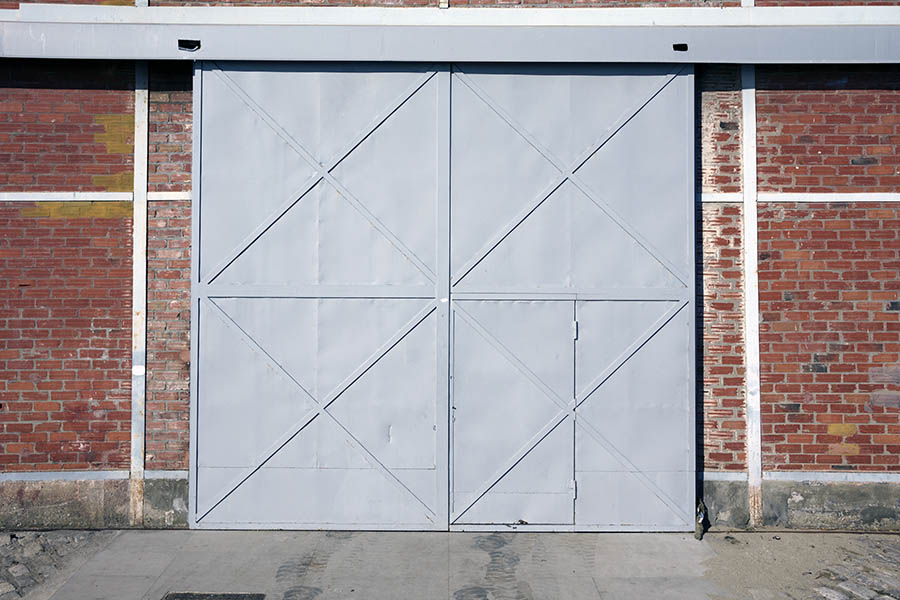 Photo 26953: Light grey metal gate with minor door