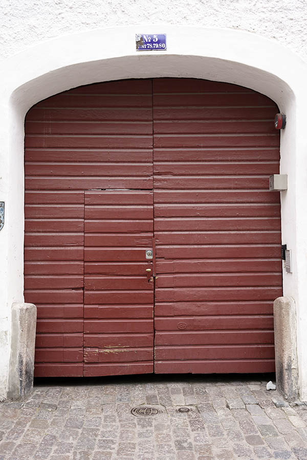 Photo 26975: Formed, red gate made of boards with minor door