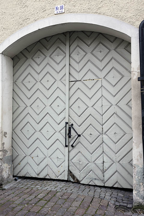 Photo 26980: White and grey gate of diamond-formed boards with minor door