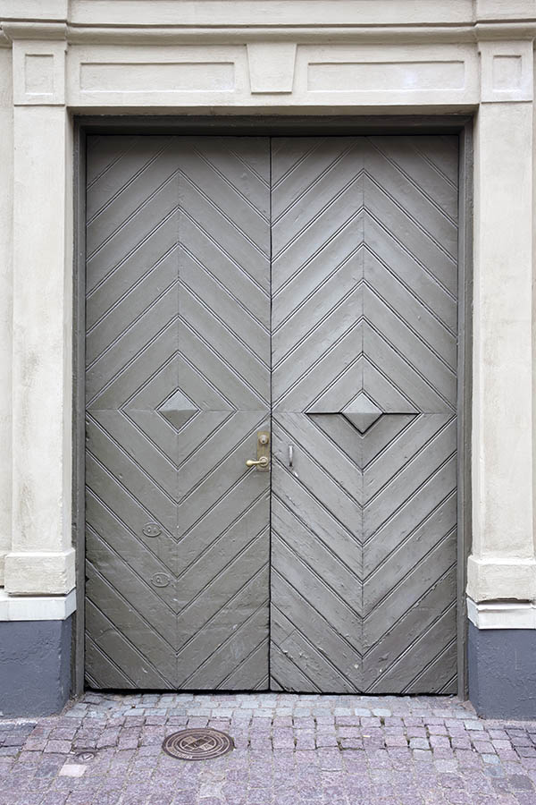 Photo 26986: Grey gate of diamond-formed boards