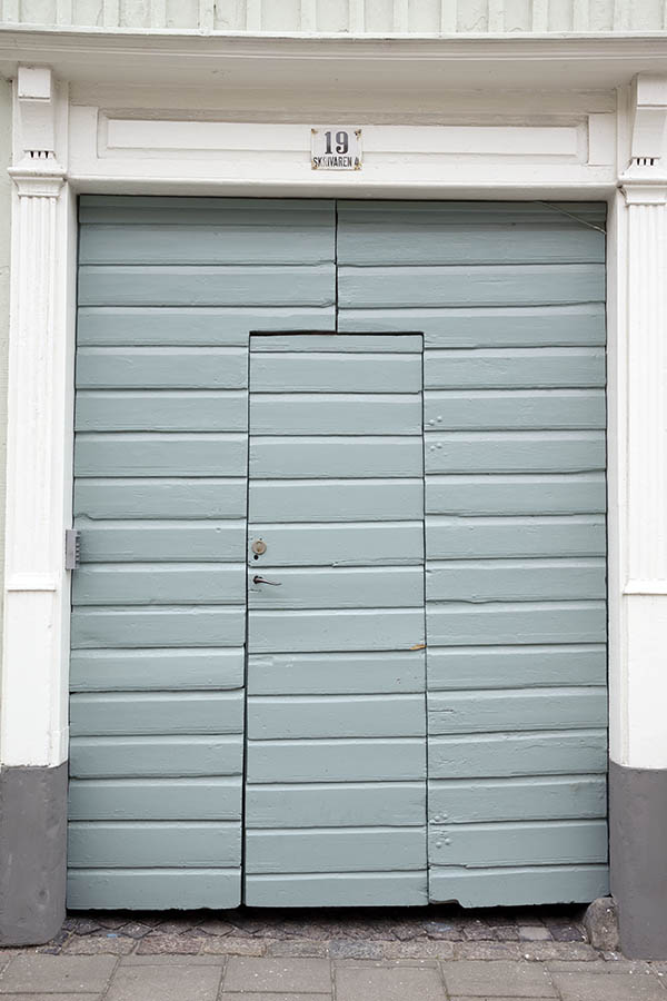 Photo 27029: Light green gate of boards with minor door
