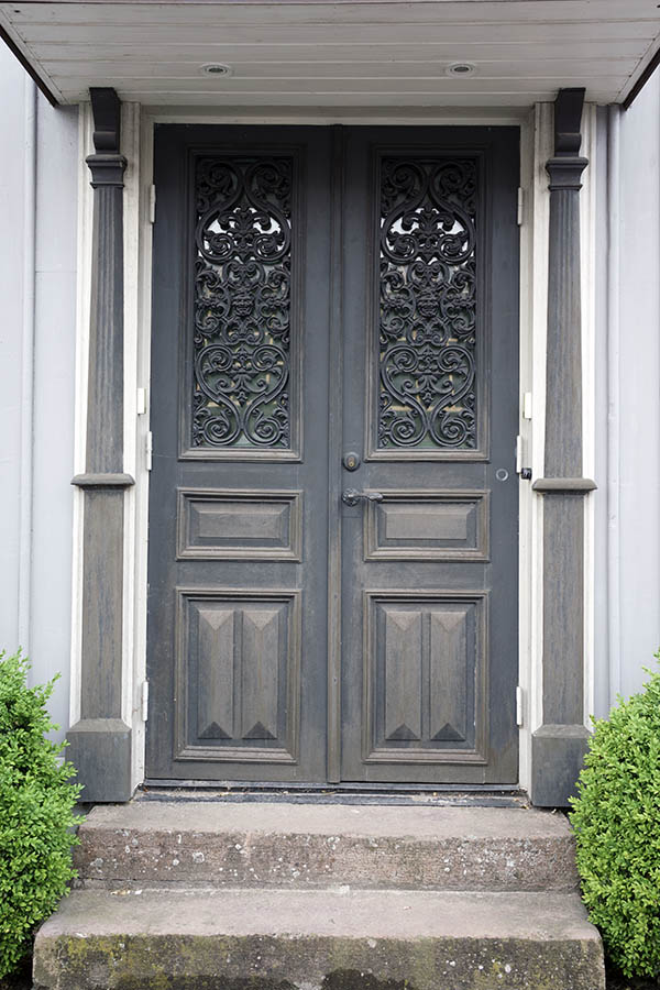 Photo 27052: Grey, panelled double door with latticed door lights