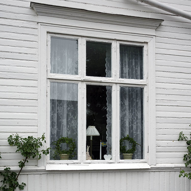 Photo 27059: White window with six frames