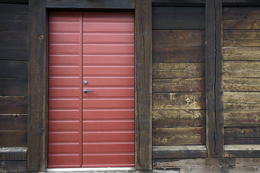 Photo 27121: Red door of boards with sidepiece