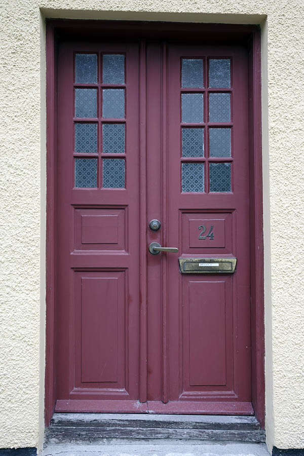 Photo 27162: Lopsided, panelled, purple double door