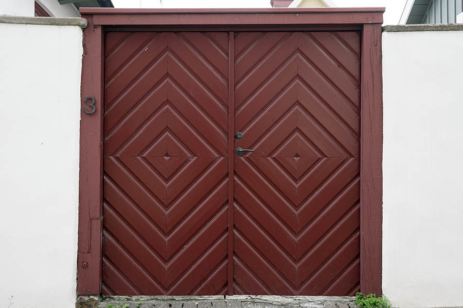 Photo 27226: Brown gate made of boards in diamond shape