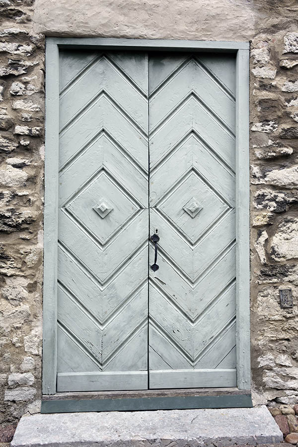 Photo 27257: Grey double door of boards in diamond shape