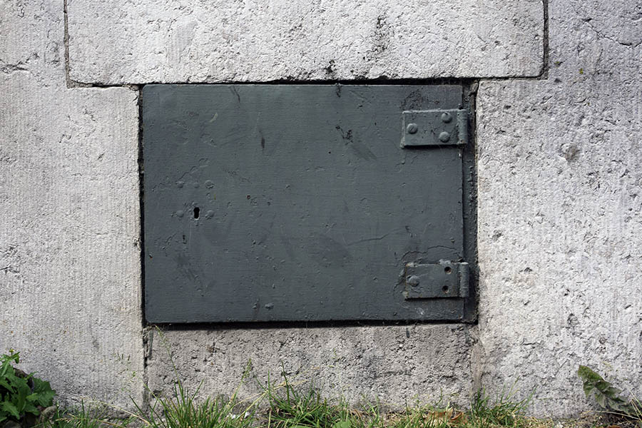 Photo 27270: Grey metal trapdoor