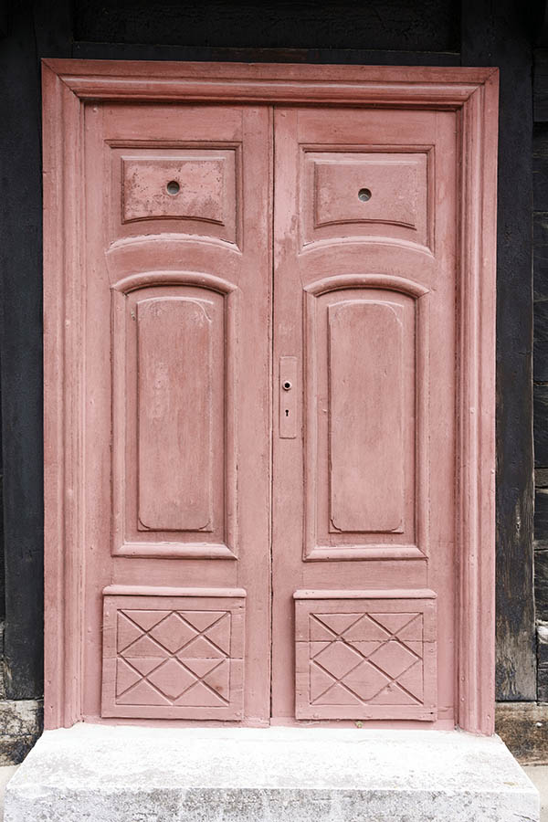 Photo 27302: Carved, panelled, pink double door