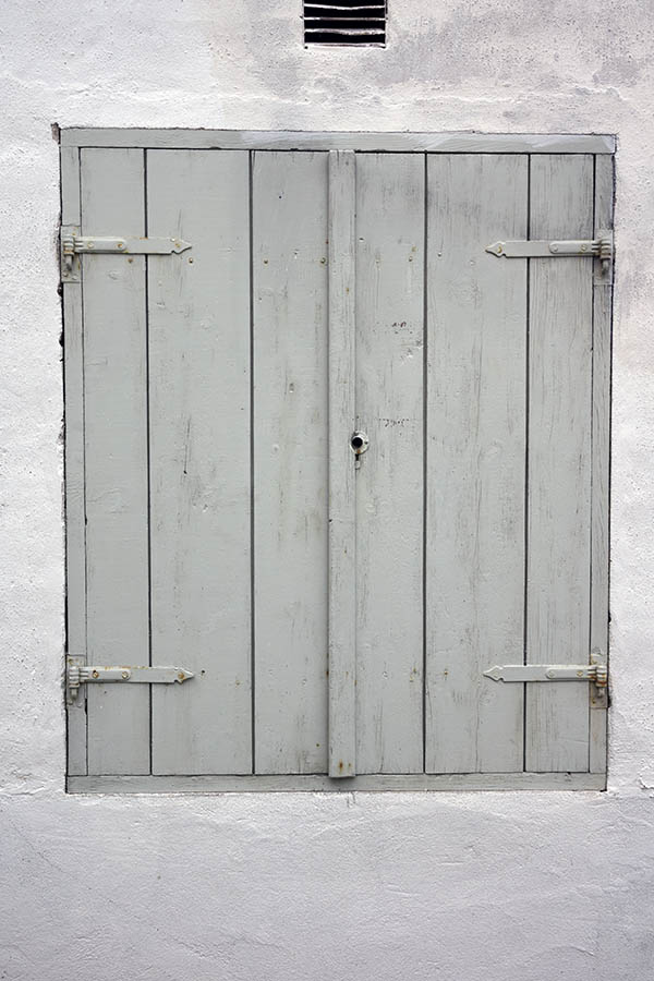 Photo 27310: Grey, double trapdoor of boards