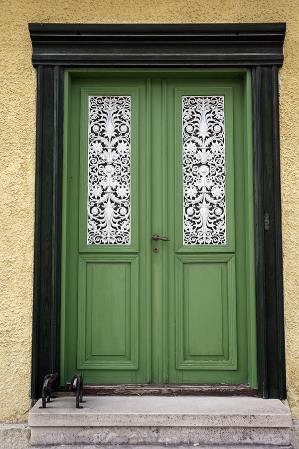 Photo 27326: Green, panelled double door with door lights and white lattice