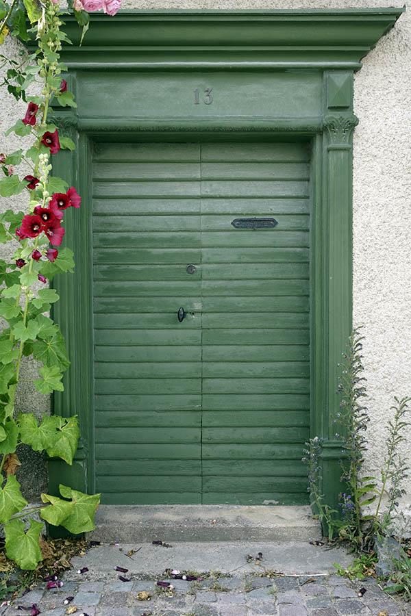 Photo 27330: Green double door of boards in a large, green, carved pilastre