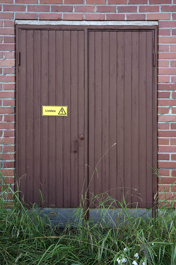 Photo 27353: Brown double door of boards