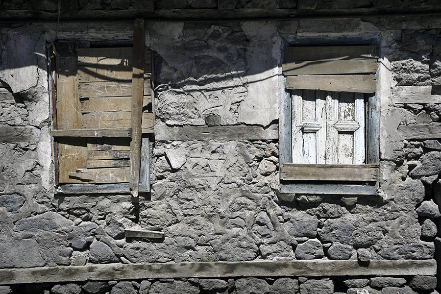 Photo 27377: No windows: Blocked, brown windows