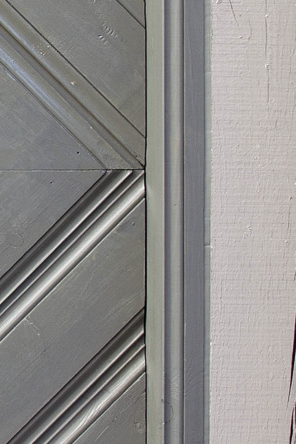 Photo 01794: Panelled, light grey door