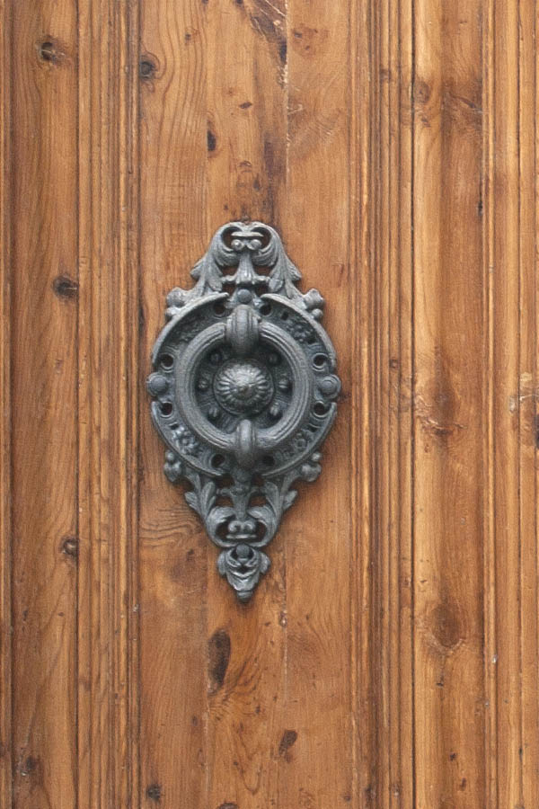Photo 02336: Panelled, formed, lacquered double door