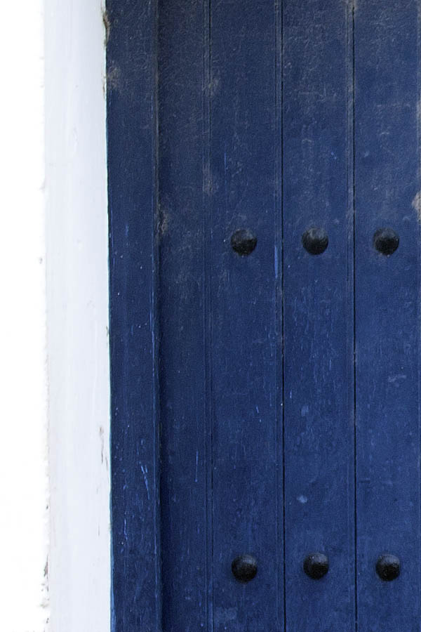 Photo 02745: Formed blue gate with black nails