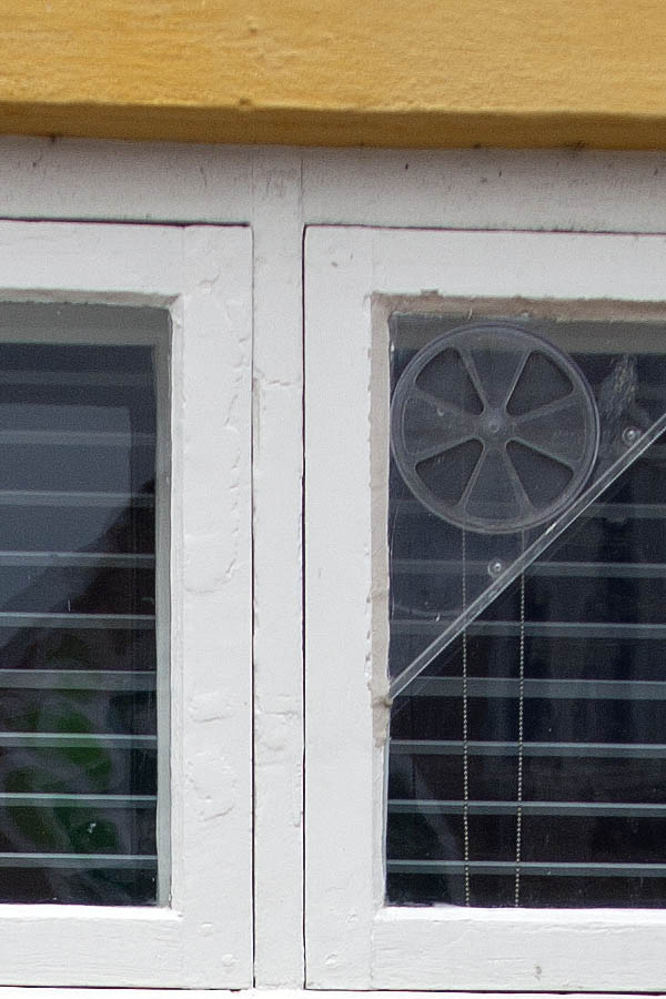 Photo 03885: White window in Dannebrog style