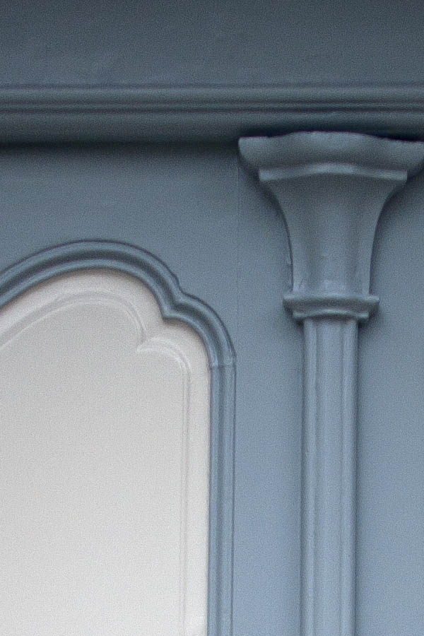 Photo 03944: Nice, panelled double door in white and light blue with carved panels