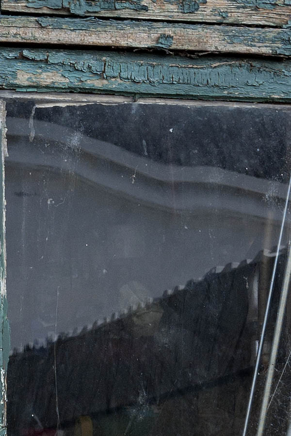 Photo 08205: Decayed, green Dannebrog window