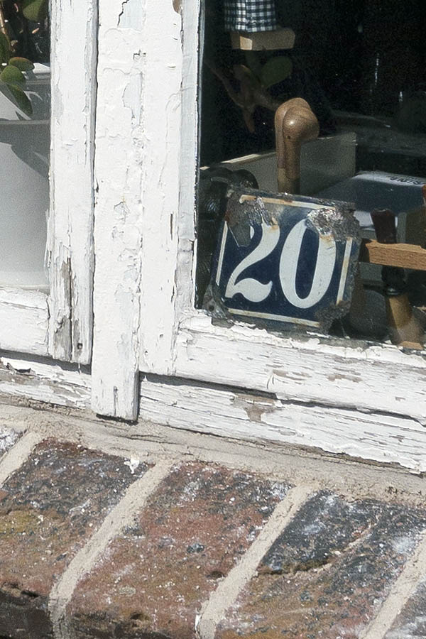 Photo 08739: Worn, white window in Dannebrog style