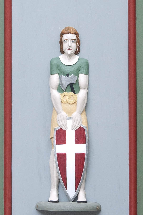 Photo 08808: Carved, panelled green, light green, red and grey door with door light