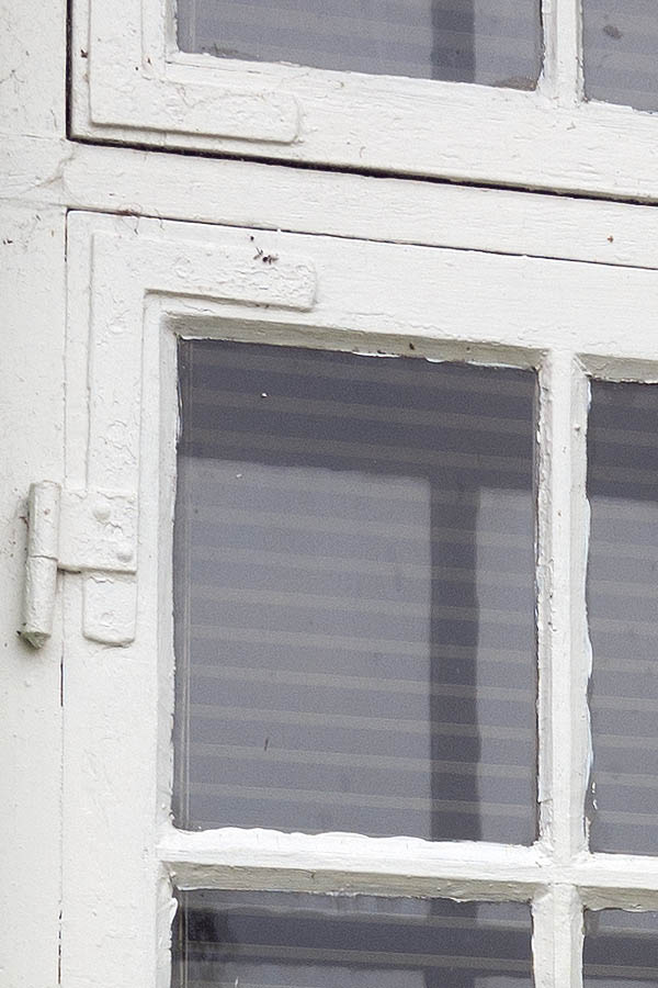 Photo 09076: White window with four frames and 16 panes