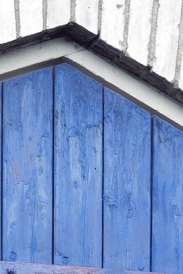 Photo 09101: Formed, blue door made of planks