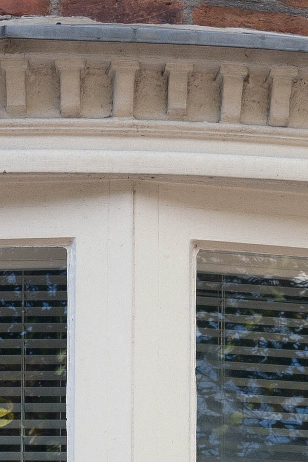 Photo 09371: White bay window with 10 frames and 15 panes