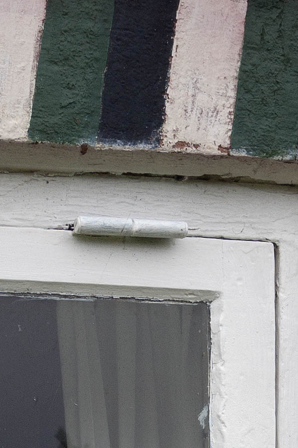 Photo 09710: White window with six panes
