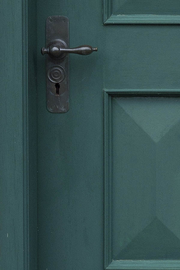 Photo 09778: Panelled, green door with S�nderho door light