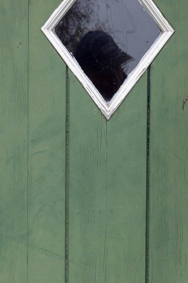 Photo 09902: Green and white door made of planks with diamond-shaped door light