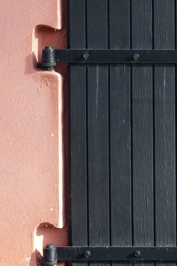 Photo 10022: Black, formed gate