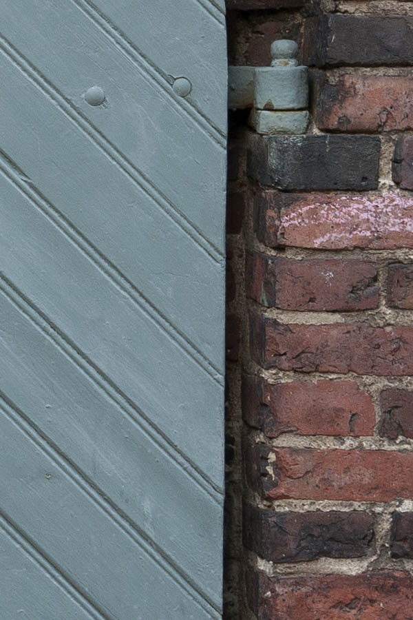 Photo 10439: Teal double door made of planks